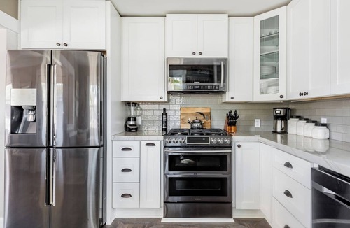 San Luis Obispo House | Contemporary Boutique Bungalow+Backyard+Walkable