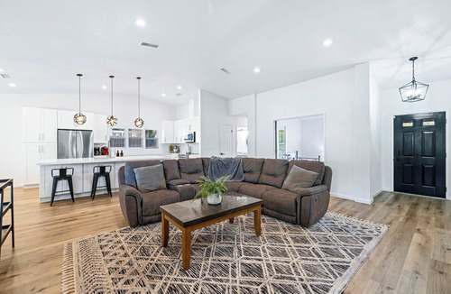 Fresno House | Contemporary Retreat for Professionals & Families