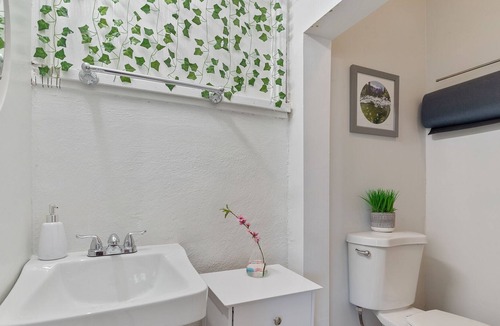 San Lorenzo House | Convenient Cozy Cottage