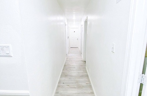 Las Vegas House | Convenient life. There are stations, supermarkets, restaurants around the house,