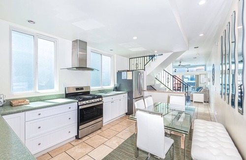 West Newport House | Cool Coastal Tri-Level Condo with Ocean Views! Right Side