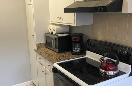 Belmont Apartment | Corner 1-bedroom apt in wonderful Belmont close to SF airport, SFO & San Jose
