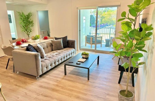 Silver Lake Apartment | Corner 2 Bedroom 2 Bath Condo - Balcony - Parking