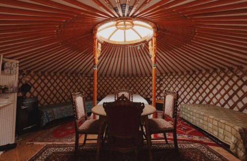 Dunlap House | Cosy yurt at a nature retreat
