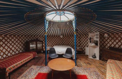 Dunlap House | Cosy yurt at a nature retreat in Dunlap CA