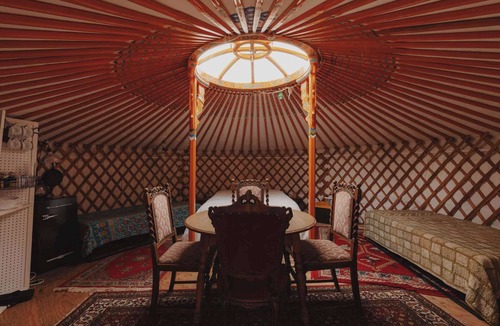 Dunlap House | Cosy yurt at a nature retreat