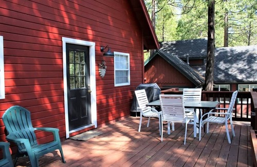 Twain Harte House | Cottage in the Pines – Cabin w/Lake Access & Fenced Yard in Twain Harte