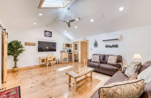 Bass Lake Ski Chalet | Cottage Like Suite w/Private Hot Tub