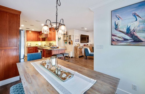 Huntington Beach House | Cottage on 14th - 7 Blocks To Beach, XBOX, Bikes, Pets