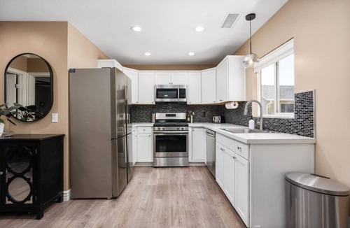 Paso Robles House | Cottage on Micro Resort, Hot tub close to Downtown