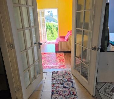 Oakland Apartment | Cottage with French doors and tons of sunlight