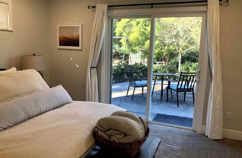 Ojai Cottage | Country cottage just outside Ojai and close to nearby hiking trails