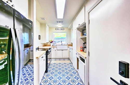 Woodlake House | Country Farmhouse in Woodlake - close 2 Sequoia Park, Three Rivers & Lake Kaweah