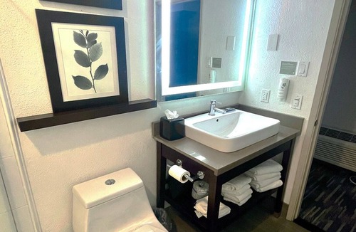 Bakersfield Hotel | Country Inn & Suites by Radisson, Bakersfield, CA