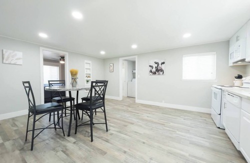 Visalia House | Country Living Harrison Ranch 3 on Visalia Main Road Mooney 55 minutes to National Park with fenced yard