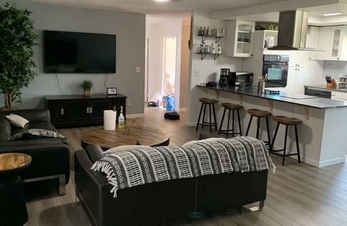 Florin House | 🌾Country Playhouse 1800sqft 2king 2queen1sofa bed Playroom🌾