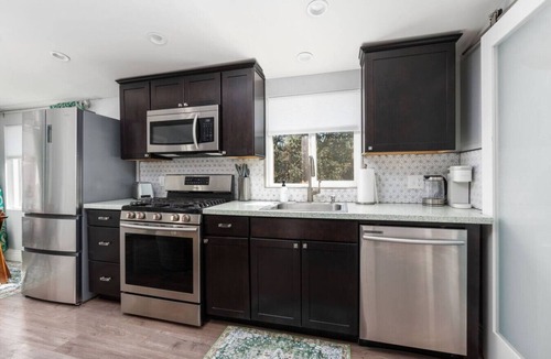 Paso Robles House | Couples Retreat with Hot Tub Close to Downtown