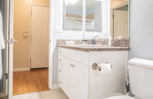 San Ramon Condo | ❤️Covered parking -WIFI Full size W/D in unit. Business Travel Ready.