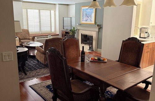 Cow Hollow Hotel | Cow Hollow Inn & Suites