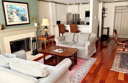 Cow Hollow Hotel | Cow Hollow Inn & Suites
