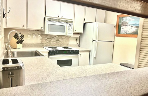 Cambrian Condo | Cozy 1 Bed/1 Bath Condo Laundry inside, Wireless, great location!