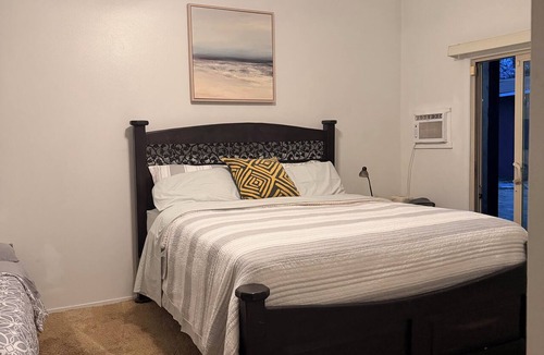 Lancaster Apartment | Cozy 1-bedroom 2 bed studio Lancaster