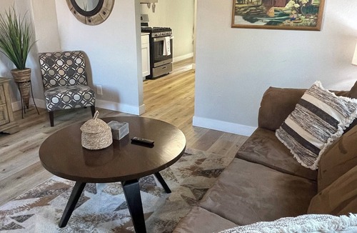 Porterville Apartment | Cozy 1-bedroom apartment with a pulled out couch and WiFi in lovely Porterville