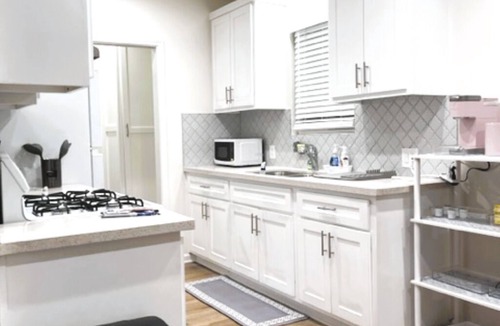 Los Angeles Apartment | Cozy 1-bedroom apartment in marvelous Hawthorne near the SPACEX, LAX.