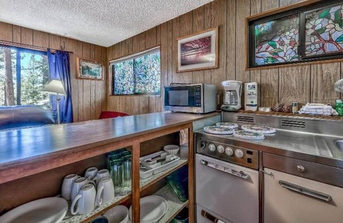 Zephyr Cove House | Cozy 1-Bedroom Chalet with Fireplace & Kitchenette. Great South Lake Location