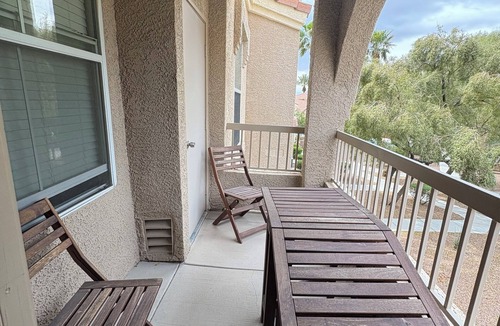 Las Vegas Condo | Cozy 1-bedroom condo in pleasant Las Vegas with AC and gym