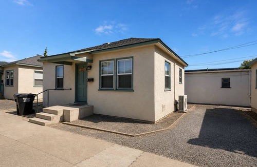 Yreka House | Cozy 1-bedroom Cottage on Main Street