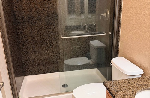 Tracy House | Cozy 1-bedroom house in pleasant Mountainhouse with AC