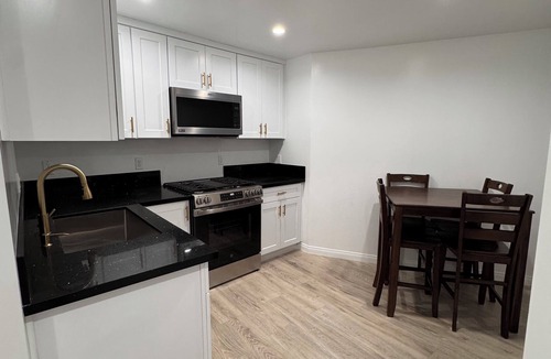 Panorama City House | Cozy 1-bedroom house in peaceful Los Angeles with AC