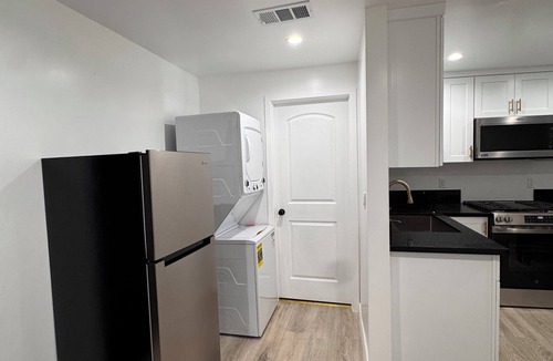 Panorama City House | Cozy 1-bedroom house in peaceful Los Angeles with AC