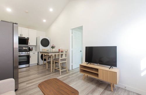 Valinda House | Cozy 1-bedroom house in charming La Puente with AC