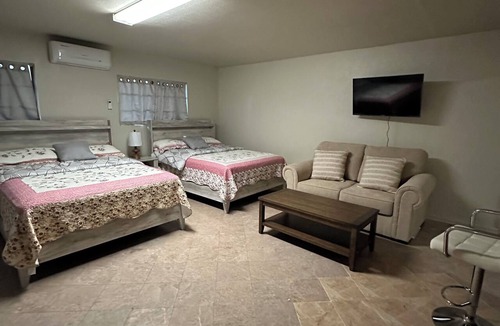 Cal Heights House | Cozy 1-bedroom house with AC in excellent Long Beach location