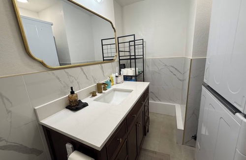 Estudillo Estates - Glen House | Cozy 1-bedroom in lovely San Leandro with private entrance