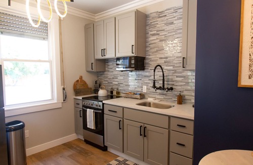 Half Moon Bay Cottage | Cozy 1 bedroom located at rustic boutique winery