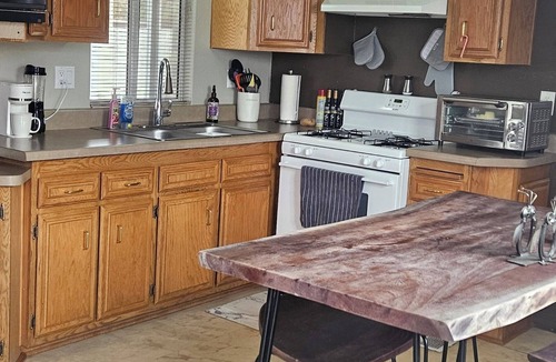 Lake Havasu City RV Rental | Cozy 1-bedroom located in a campground in enchanting Lake Havasu City with AC