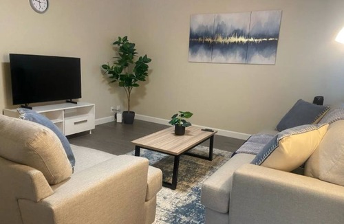 Castro Valley Apartment | Cozy 1 King & 1Queen W/Fast Wi-Fi For Remote Work & Family