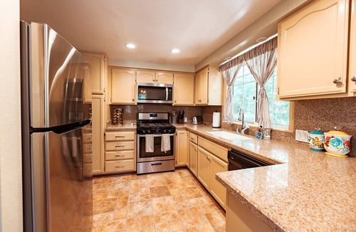 Julian House | Cozy 10 guest, 4 Bedroom, 2 Bath, Pet Friendly, 2-minute walk to downtown Julian