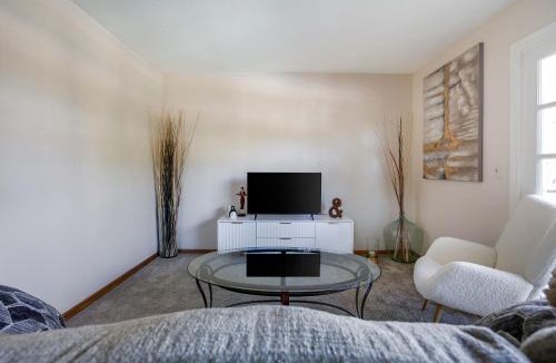 Simi Valley House | Cozy 1BR Guest House with Mountain View in Simi Valley