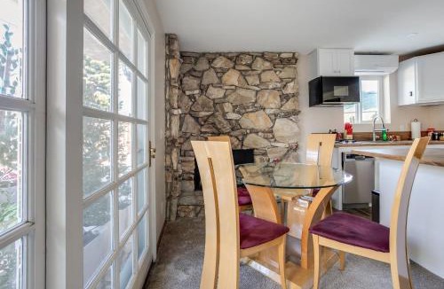 Simi Valley House | Cozy 1BR Guest House with Mountain View in Simi Valley