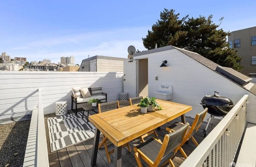 Oakland Apartment | Cozy 2-bedroom apartment in amazing Oakland with AC and gym