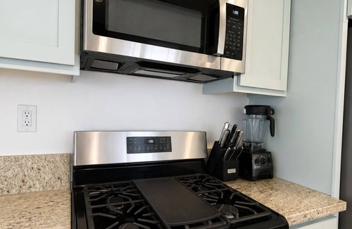Sunset Junction House | Cozy 2-bedroom bungalow in heart of Silver Lake