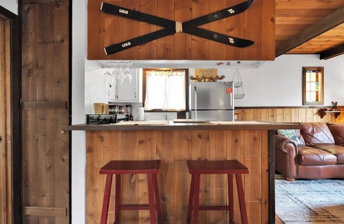 Big Bear City Cabin | Cozy 2-bedroom cabin in welcoming Big Bear with WiFi