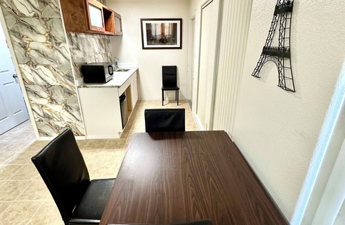 Fresno Condo | Cozy 2-bedroom condo with AC in Fresno neighborhood