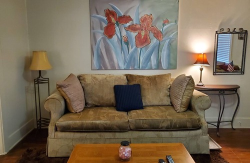 Park Mesa Heights House | Cozy 2-bedroom home in awesome Los Angeles, near LAX, Sofi, downtown LA, Lakers