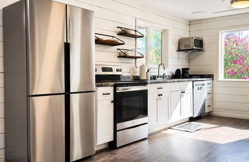 Redding House | Cozy 2-bedroom house in tranquil Redding with AC