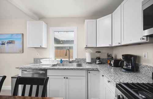 Fresno House | Cozy 2B/1Bth w Spacious Parking inside Fence